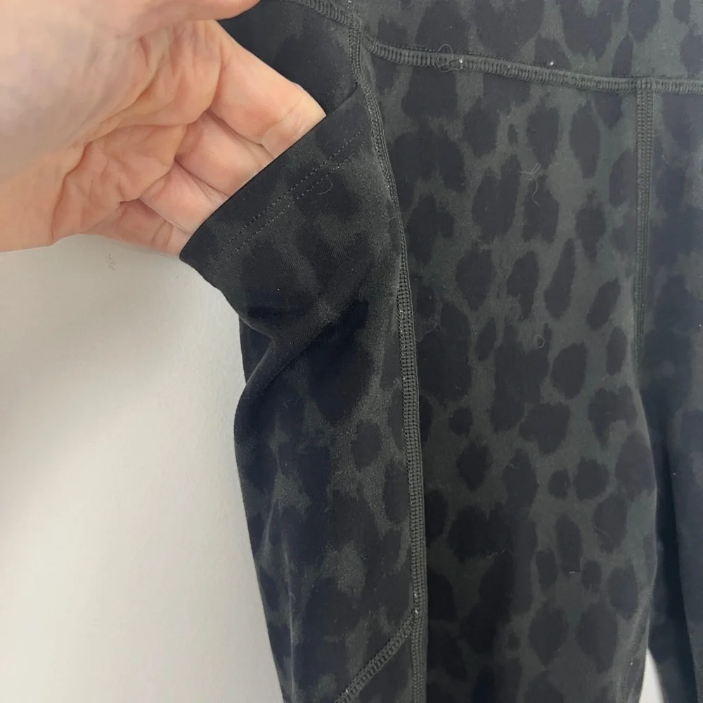 Victoria's Secret 2‎ Pairs Size 4 Animal Print Leggings Athletic Yoga